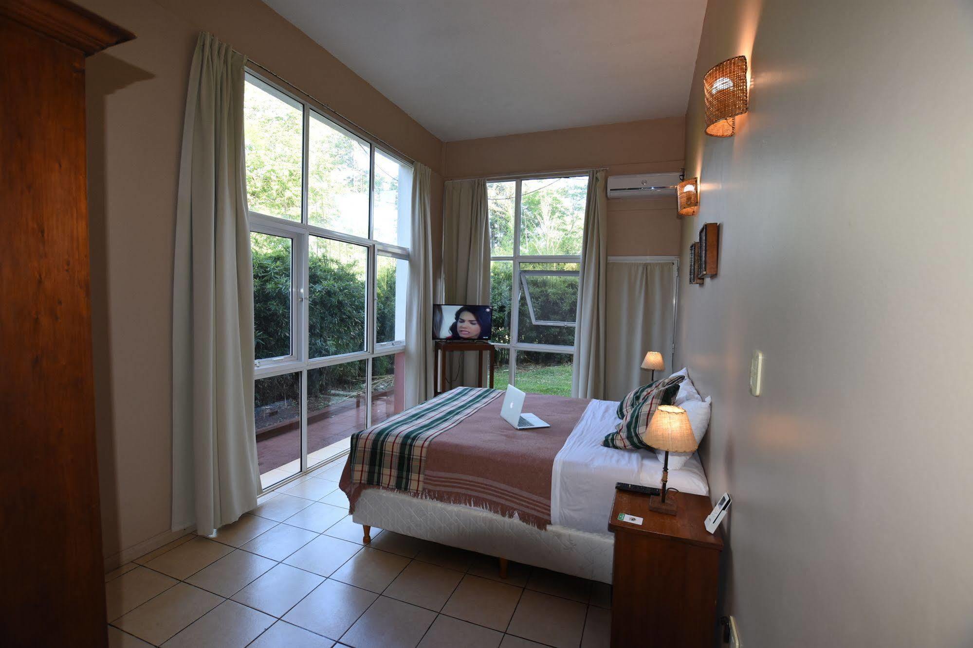 Iguazu Inn Hostel بويرتو إجوازو المظهر الخارجي الصورة